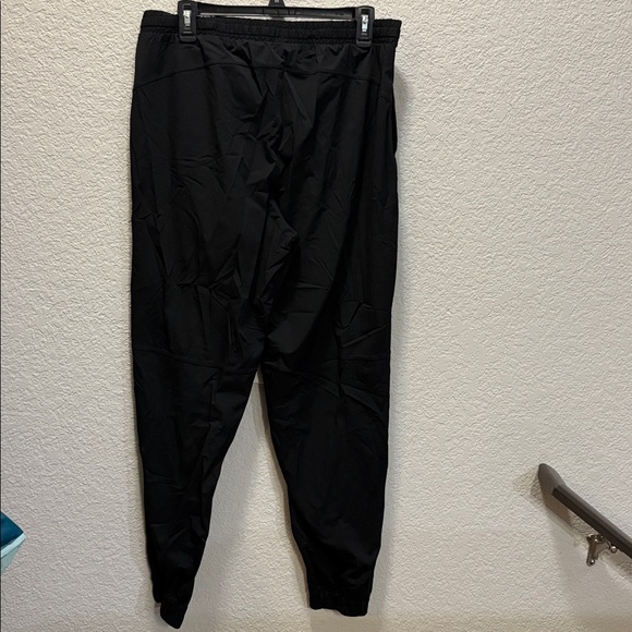 Fabletics Joggers - Picture 2 of 3